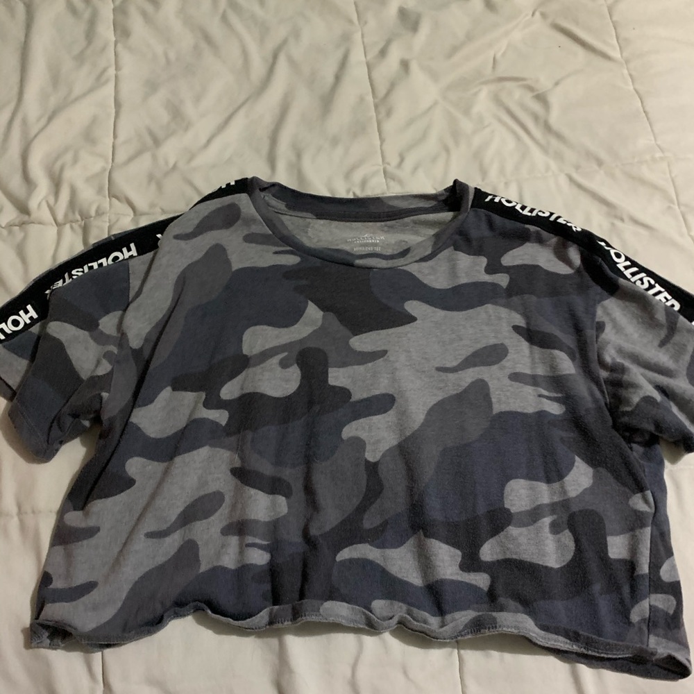hollister grey camo crop top